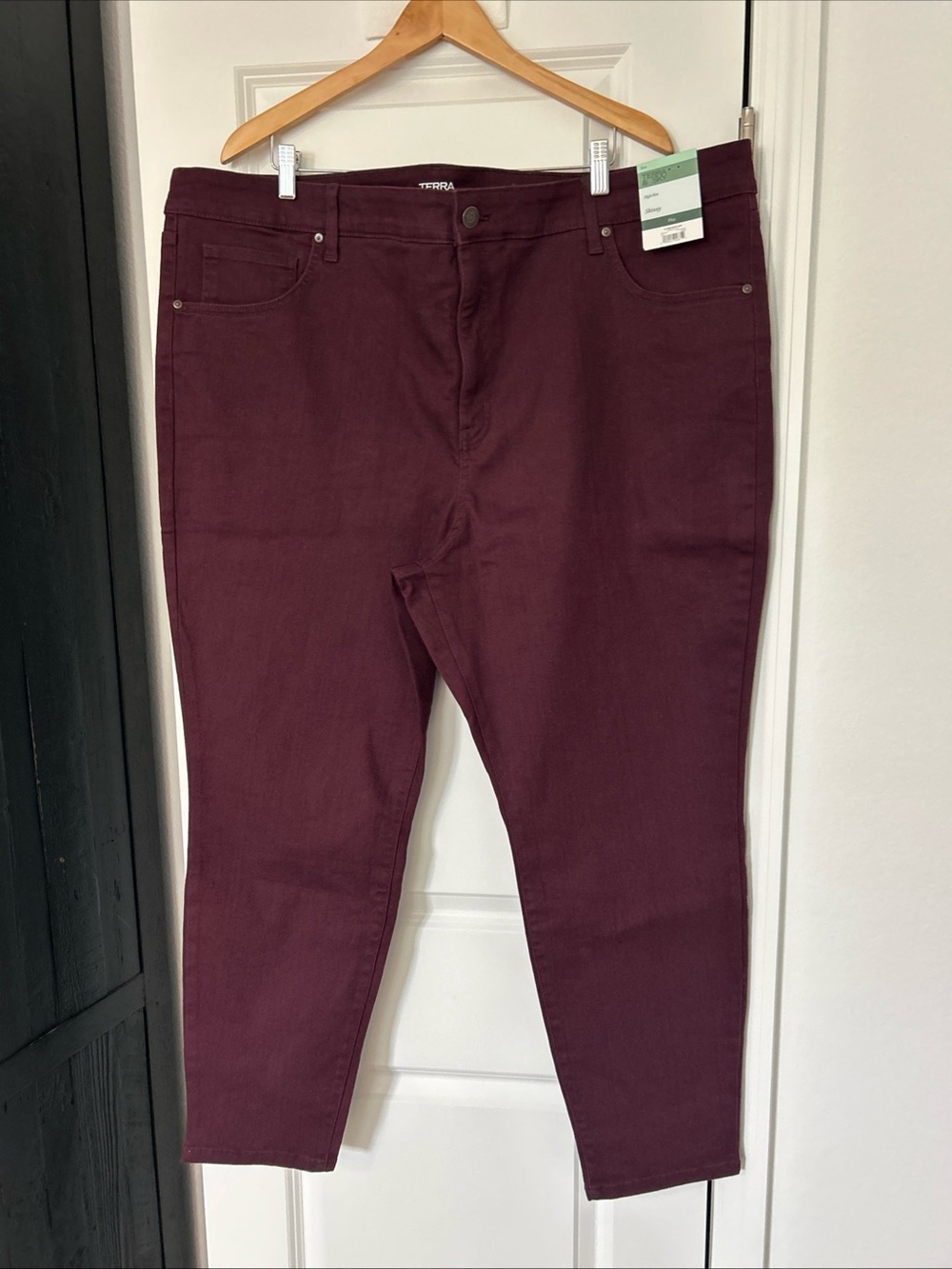 Terra And Sky Women’s High Rise Skinny Jeans- Size 26w- NWT- Plum Color